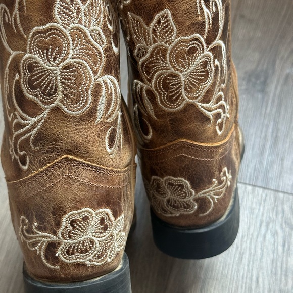 Shyanne Floral Embroidered Western Leather Brown Boots - Picture 6 of 13